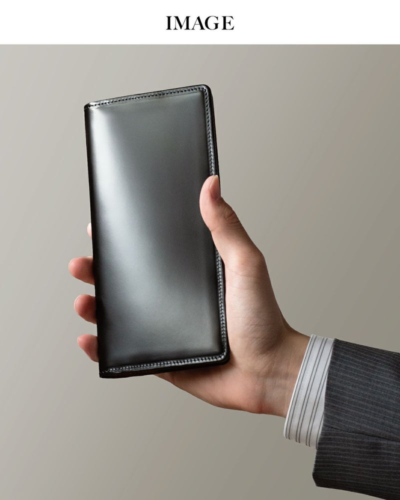 ビジネスシーンで映える黒のコードバン長財布の手持ちイメージ
