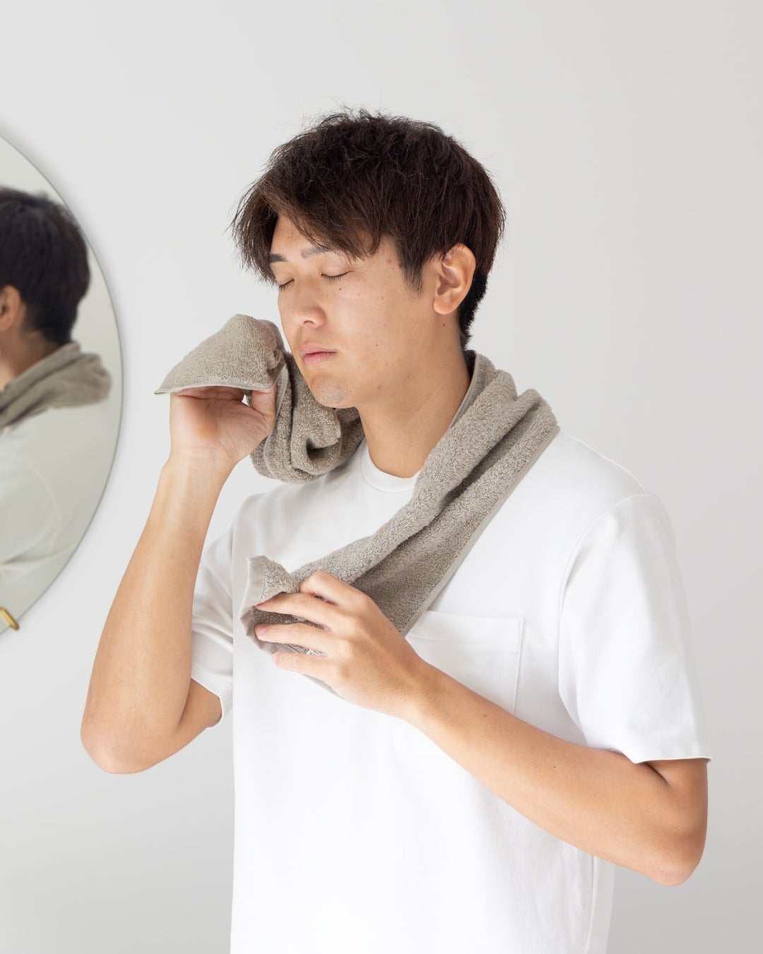 柔らかく目のつまったパイル生地はふんわりと肌に優しく、心地よく汗を拭きとって頂けます。