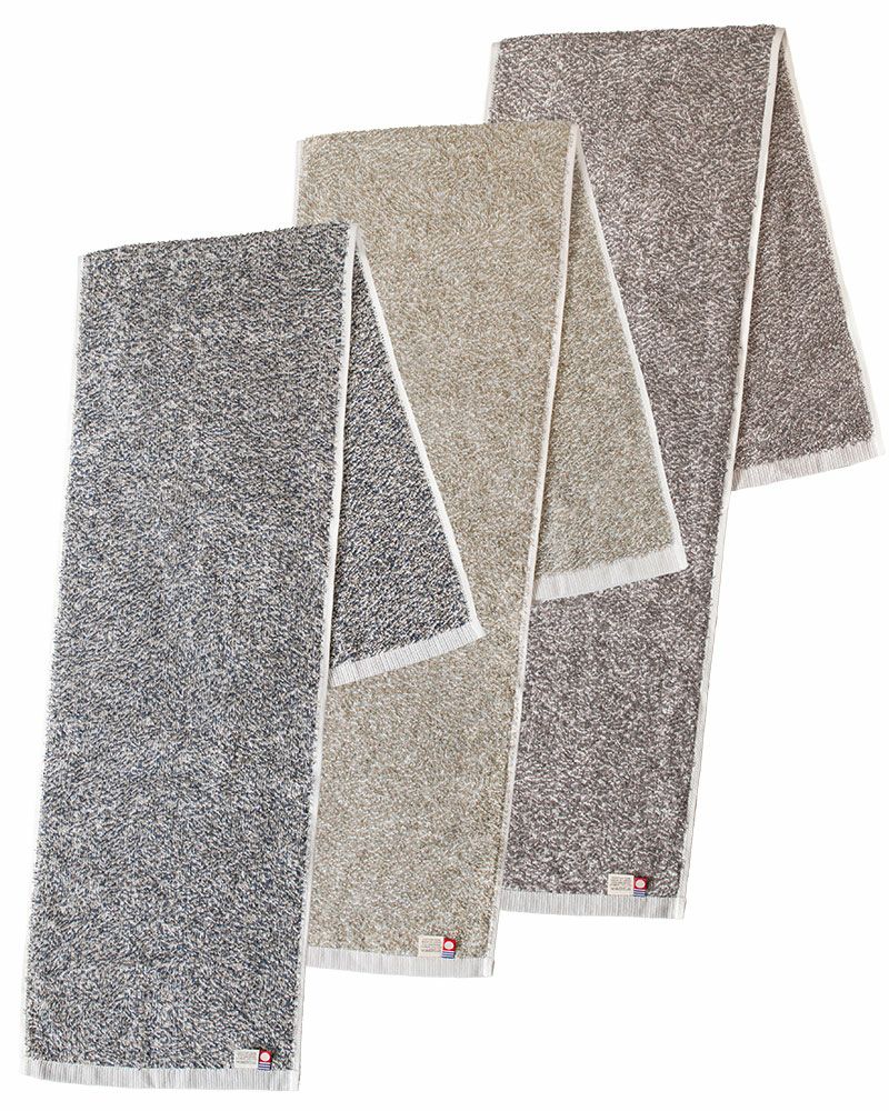 ネイビー、グレージュ、ブラウンの3色のマフラータオルがセットになった写真