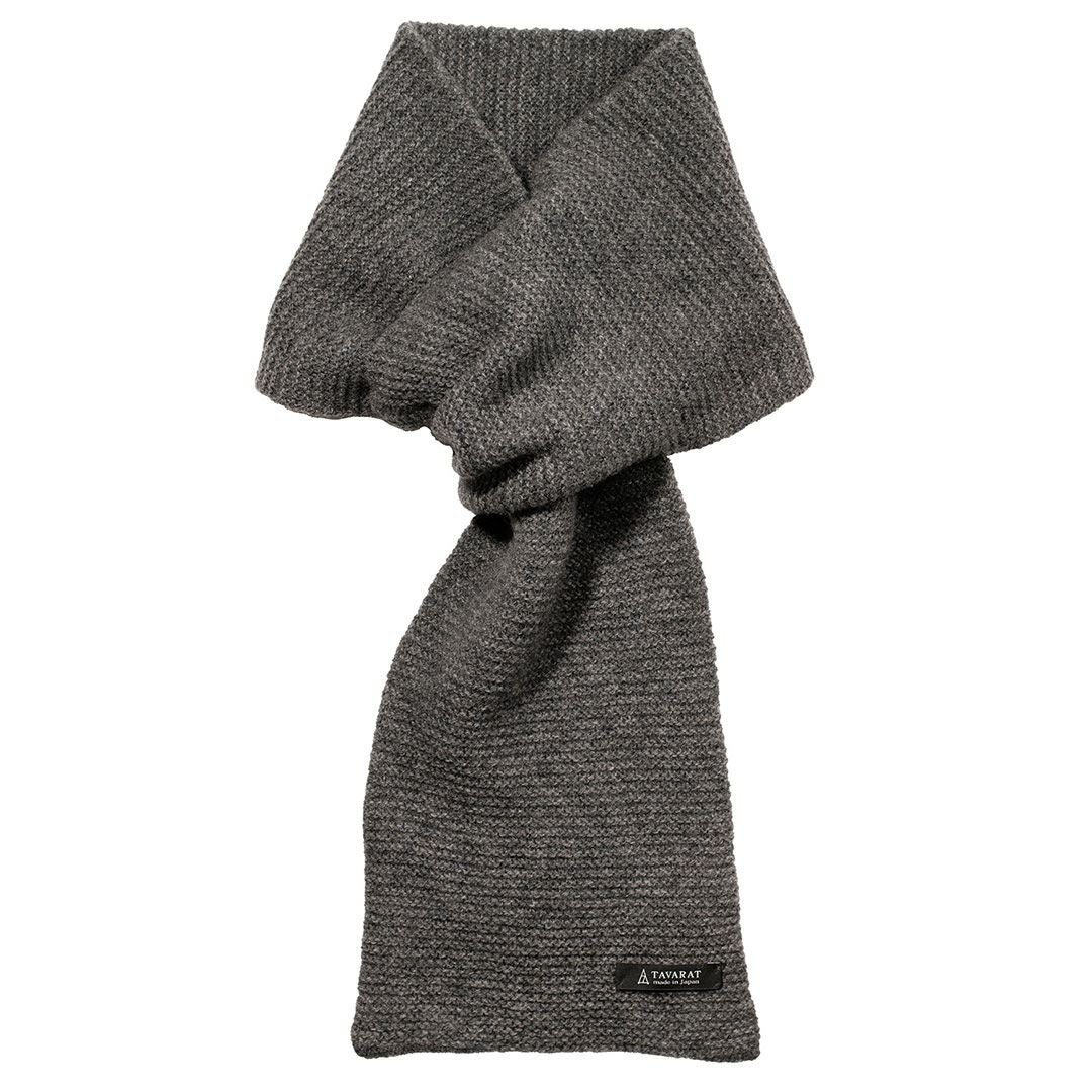 グレー色のラムウール混紡タック編み 3秒マフラーの単体写真。