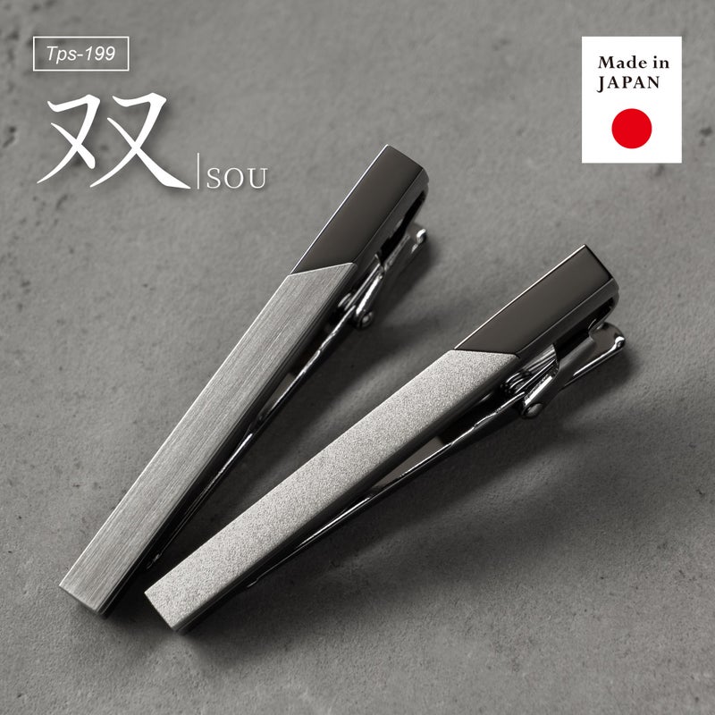 日本製ネクタイピン「双（SOU）」のメイン画像。異なる質感が組み合わさった2種類のデザインが並び、「Made in JAPAN」のアイコンが添えられている。