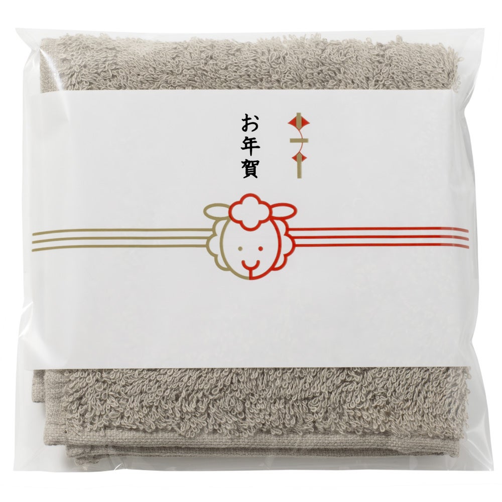 羊をあしらった水引デザインのお年賀パッケージに包まれた、上品なトープ色のちょうどいいタオルハンカチ単体カット